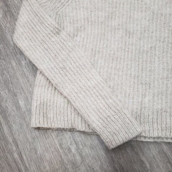 Talula Aritzia Cropped Loose Knit Turtleneck Sweater Mohair Wool Blend Sz XS - Picture 3 of 10